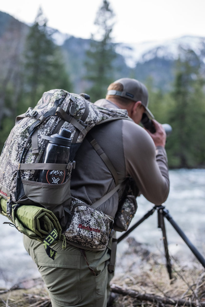 Load image into Gallery viewer, Crazy Creek King’s Camo XK7 HEX 2.0 Original Chair, water-resistant camo chair for lakeside use.
