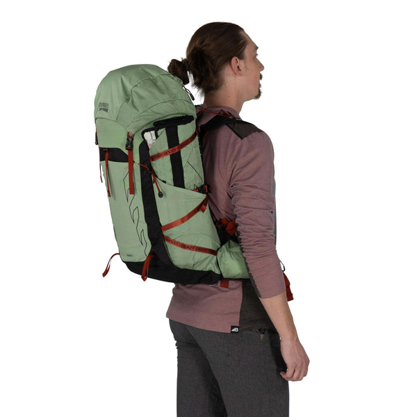 Crazy Creek Hex 2.0™ x Osprey Talon™ 33